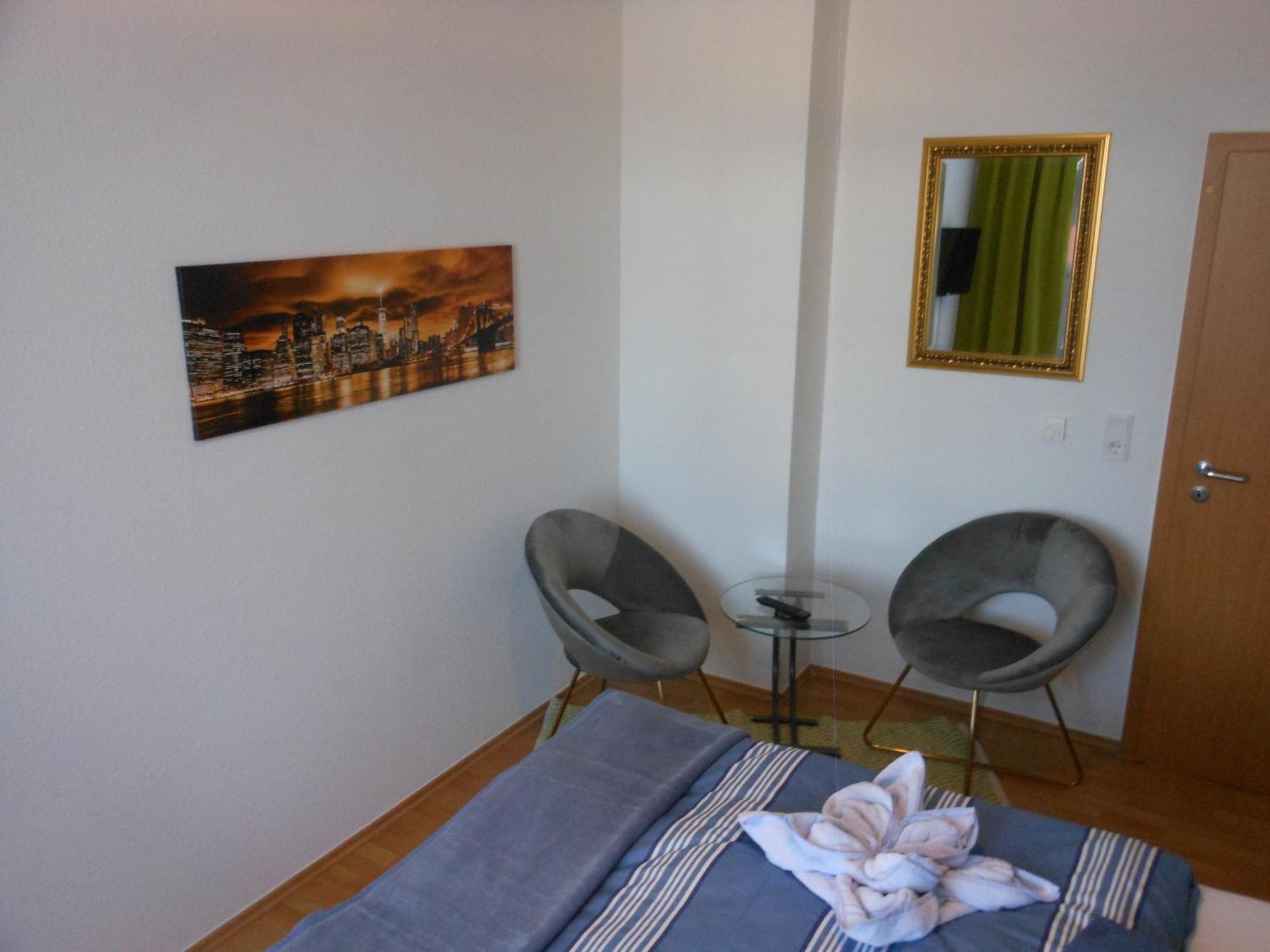 Pension Am Werder Bernburg Chambre photo
