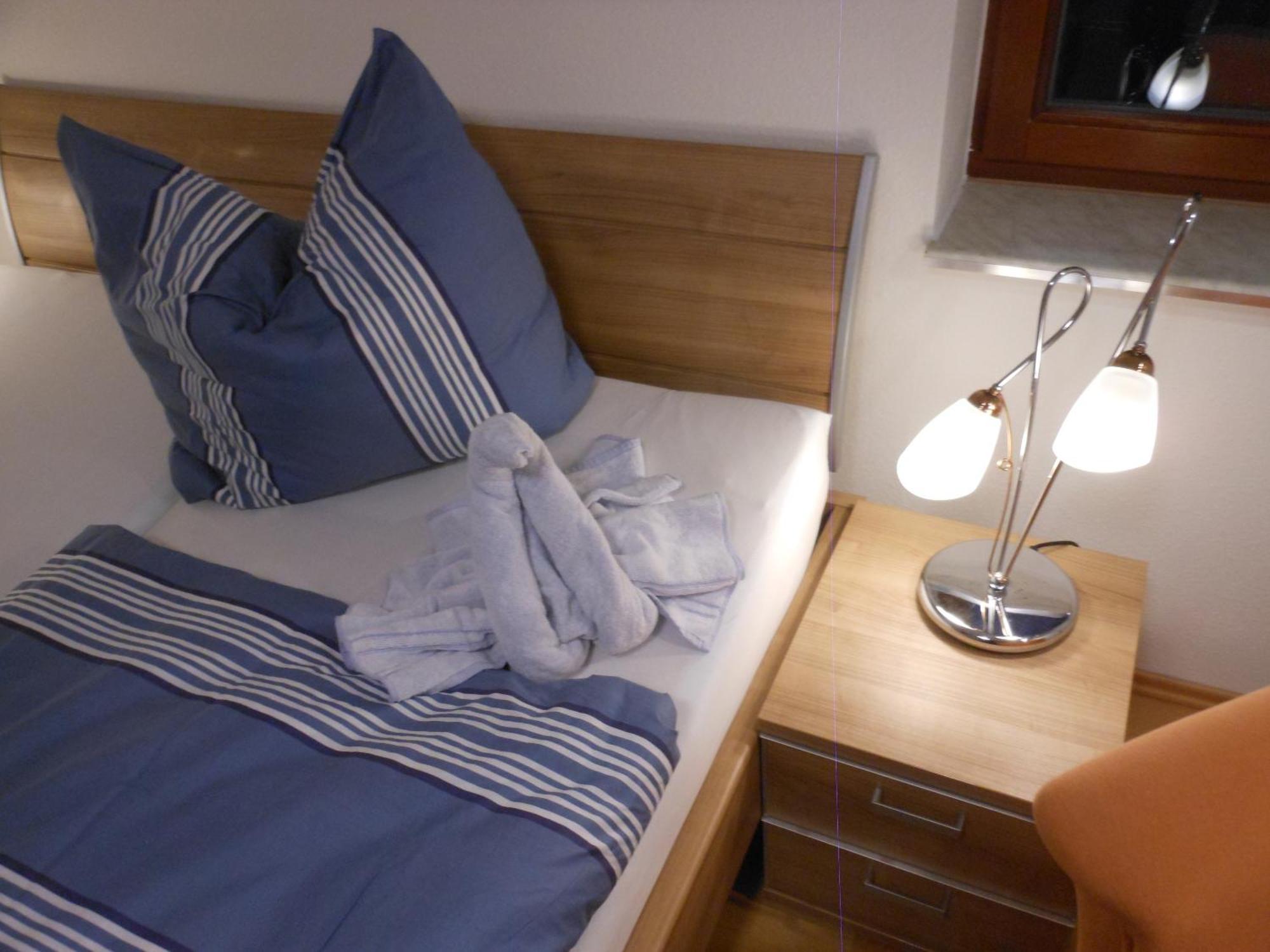 Pension Am Werder Bernburg Chambre photo