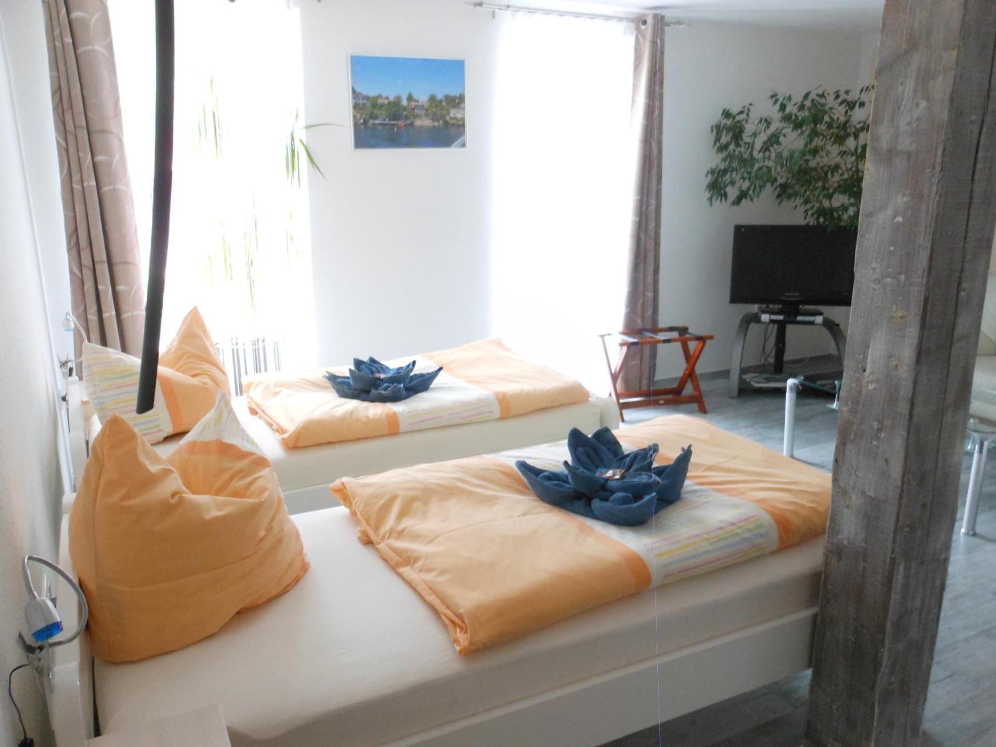 Pension Am Werder Bernburg Chambre photo