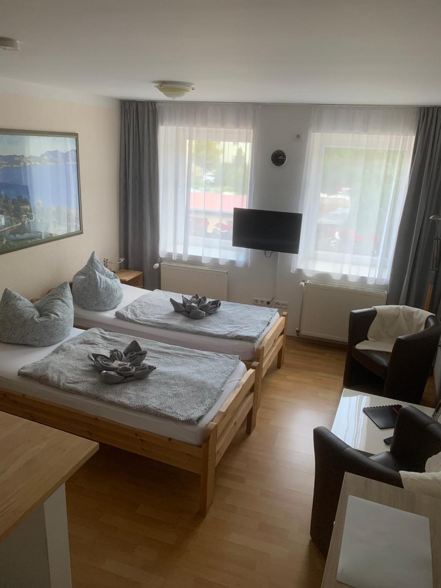 Pension Am Werder Bernburg Chambre photo