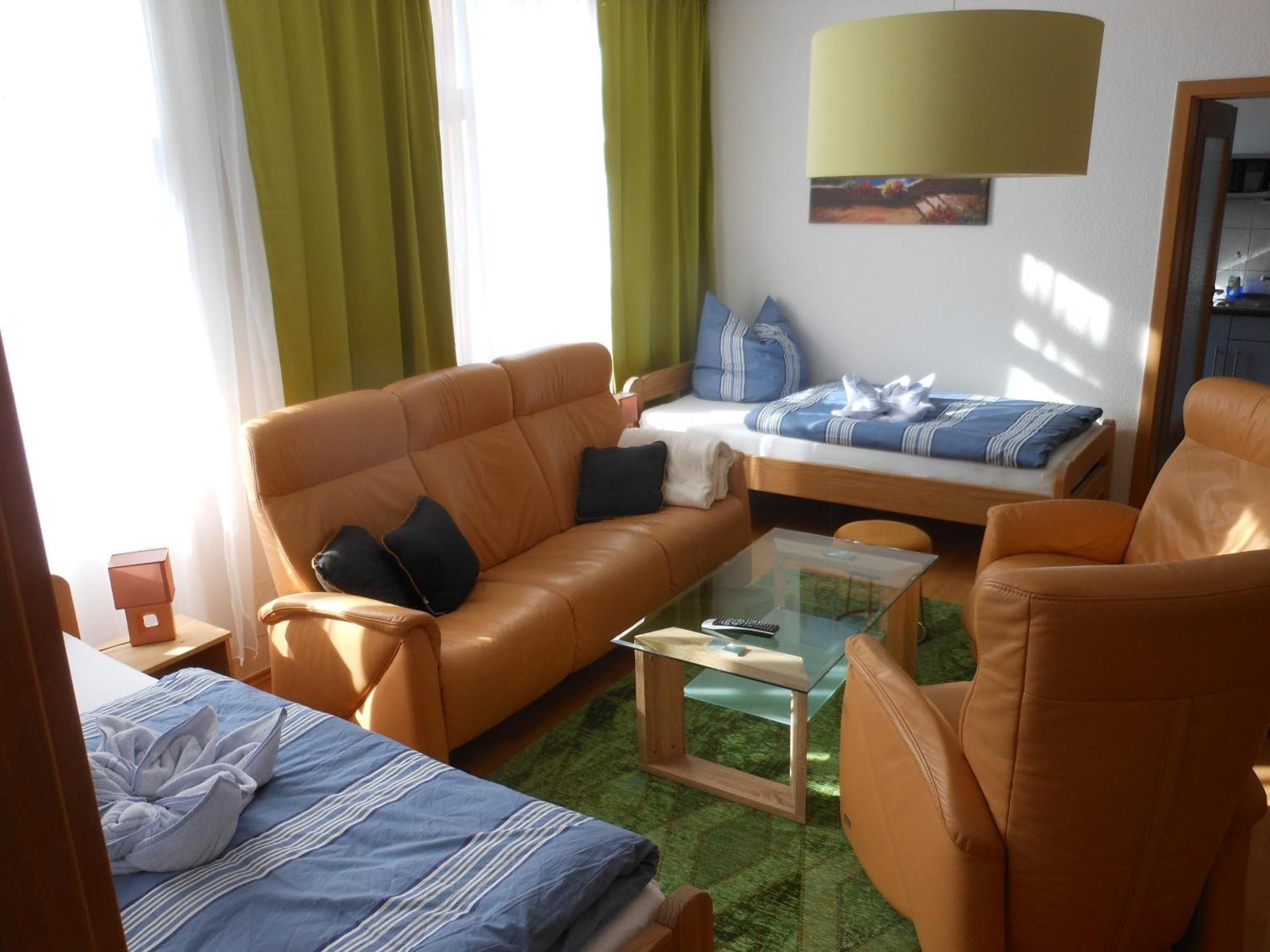 Pension Am Werder Bernburg Chambre photo